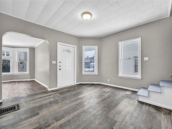 5th image of 3147 W 92nd St