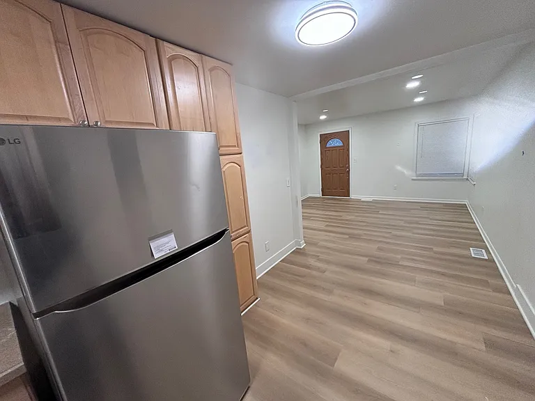 2120 Emmons Ave — Photo 7