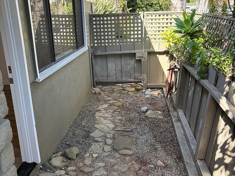 521 E Arrellaga St #1 — Photo 7