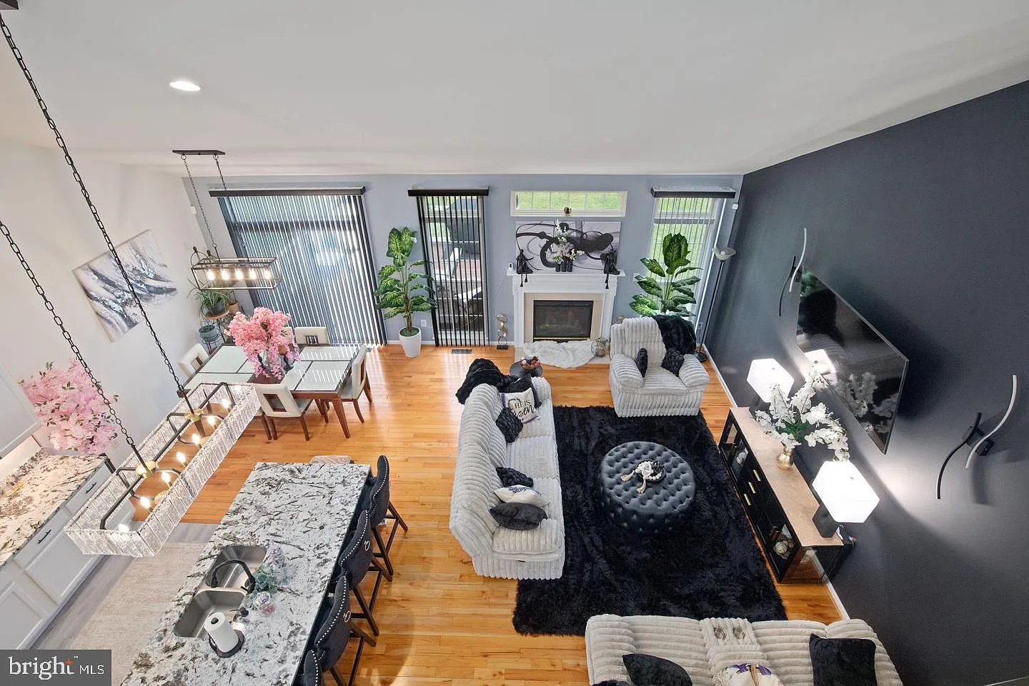4 bed, 4.0 bath, 2494 sqft, $4,000 — Photo 3