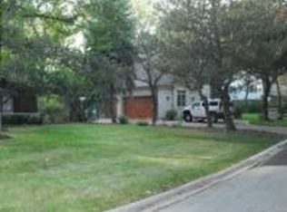 33 Berkshire Ln, Lincolnshire, IL