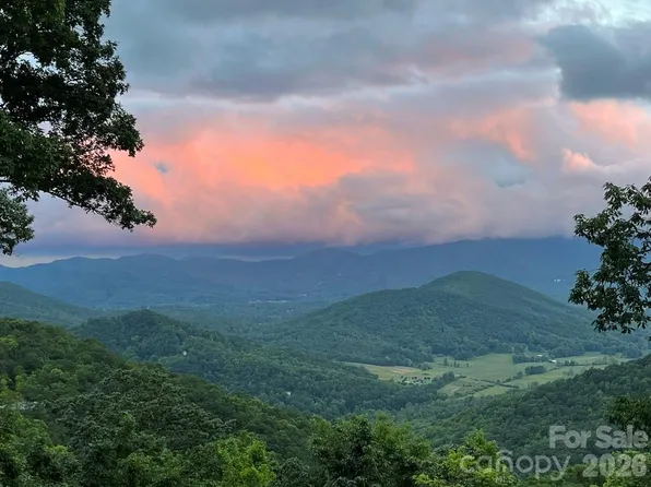30 Wedgewood Ter, Black Mountain, NC 28711