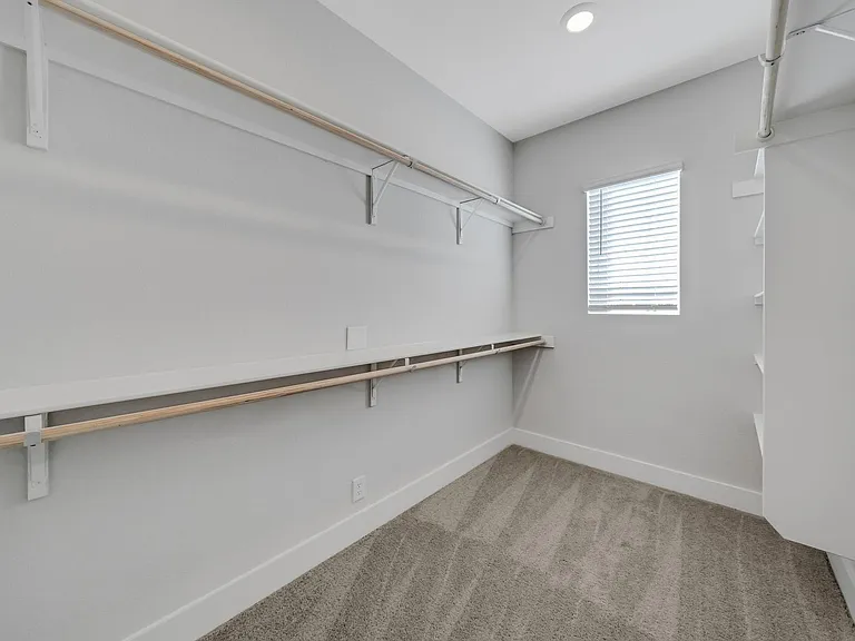 13624 Giovannis Gdn — Photo 24