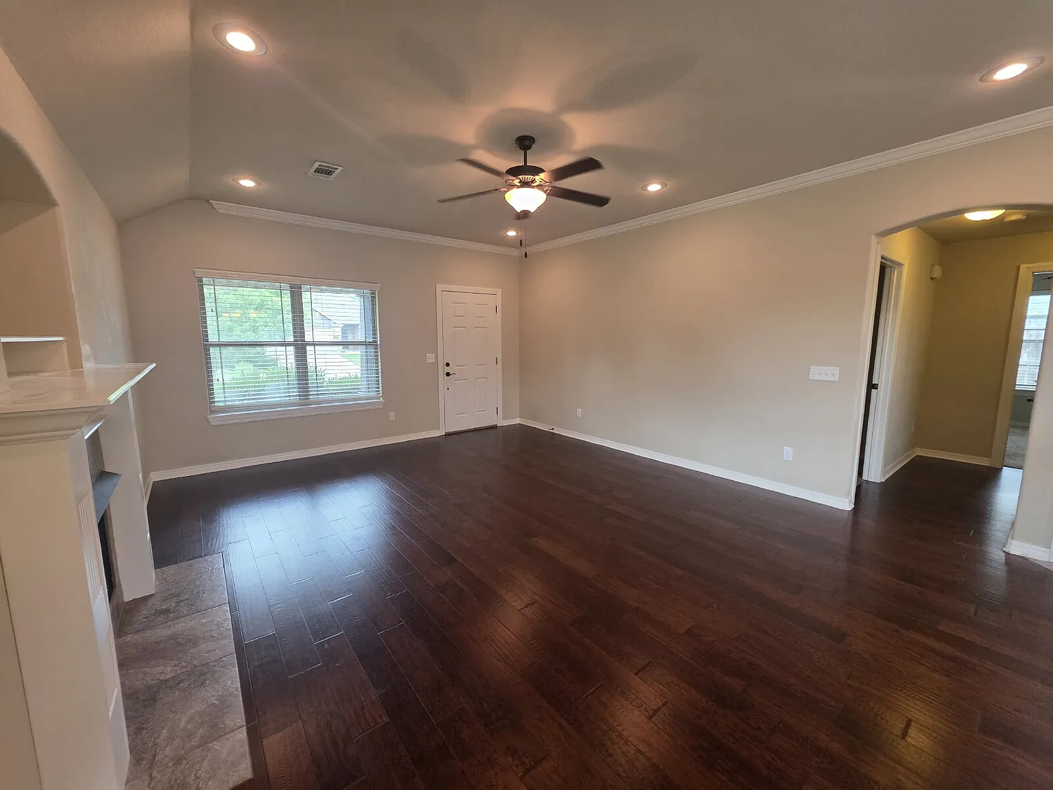 3 bed, 2.0 bath, 1352 sqft, $1,800 — Photo 3