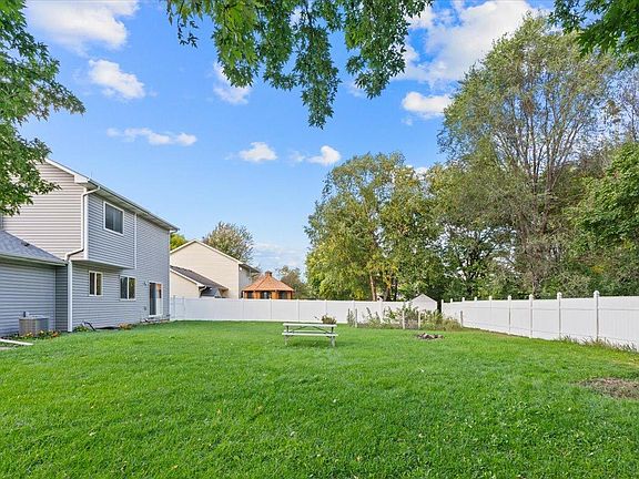 5th image of 2938 88th Ln NE