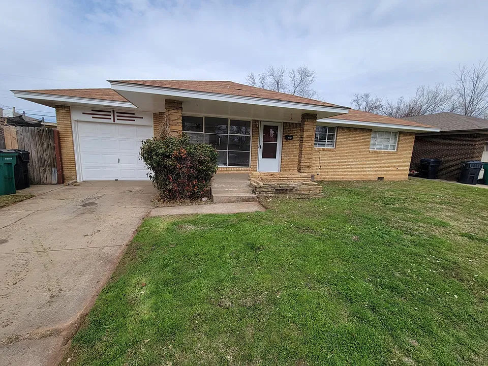 4721 NW 15th St
