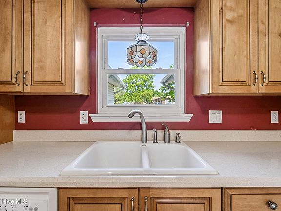 3rd image of 3007 Oakwood Drive