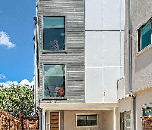 2nd image of 4309 Roseland Ave