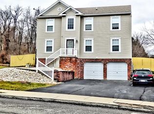 120 Maclaine Dr, Carnegie, PA 15106