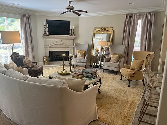 Living greatroom gas fireplace. Lots of windows