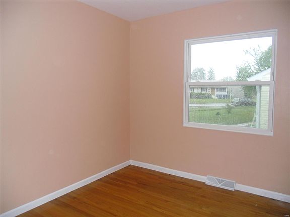 4th image of 140 Briarmoor Ln