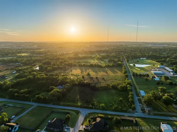 2 S 241st East Ave, Broken Arrow, OK 74014