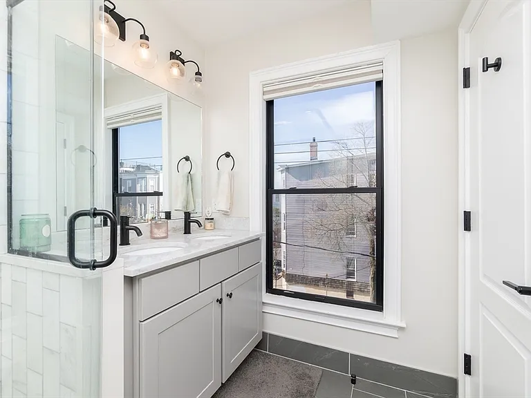 498 Sumner St #PENTHOUSE — Photo 13