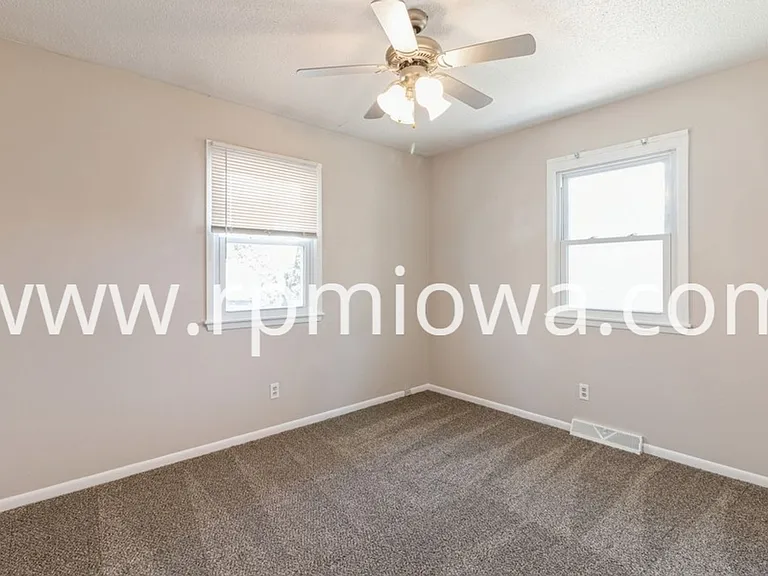 215 NW Arlan Dr — Photo 8