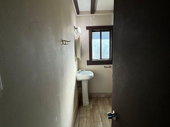 3rd image of 7953 Valley Vista Ave #8