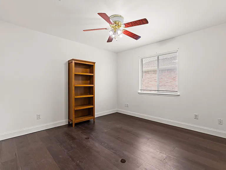 709 Chelsea Dr — Photo 10
