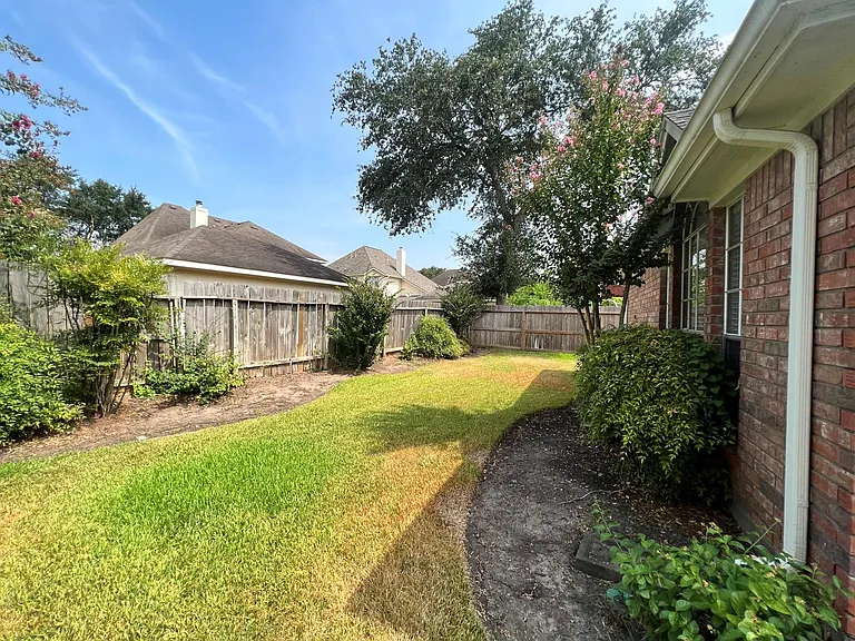 1718 Berkoff Dr — Photo 46