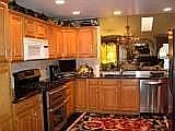 kitche/marble floors/granite counters