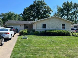 1409 W Willow Ln, Mount Prospect, IL
