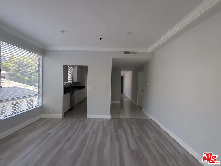 1844 Thayer Ave #102 — Photo 5