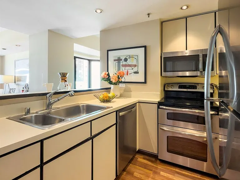 601 Van Ness Ave #411 — Photo 11