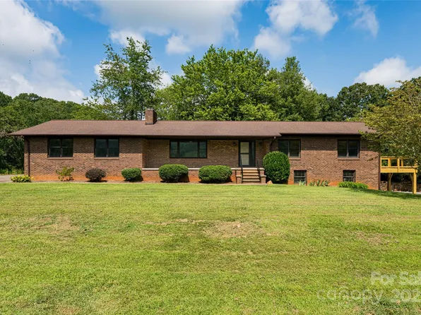 36 Brooks Branch Rd, Leicester, NC 28748