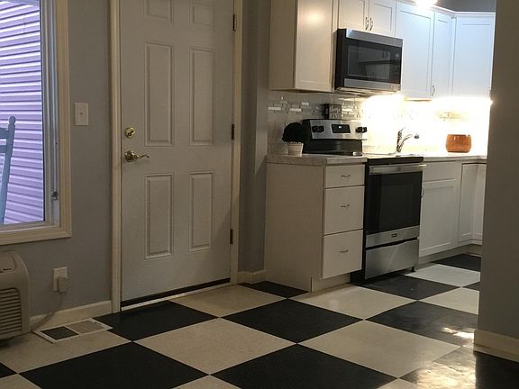 3rd image of 2697 Maple Ave Unit 5