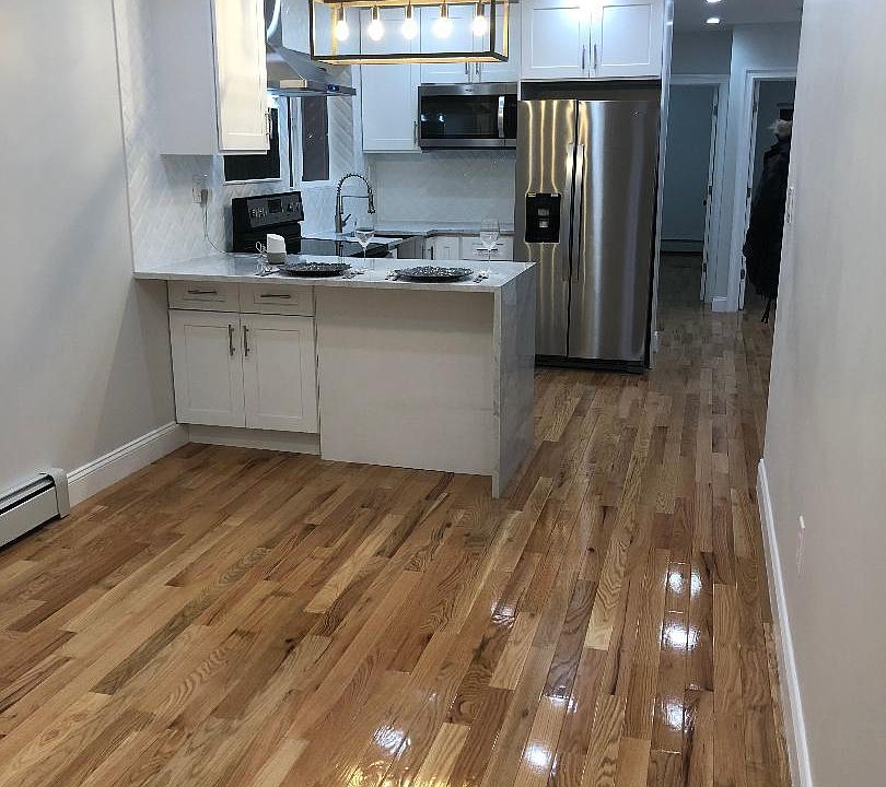 2nd image of 640 E 233rd St
