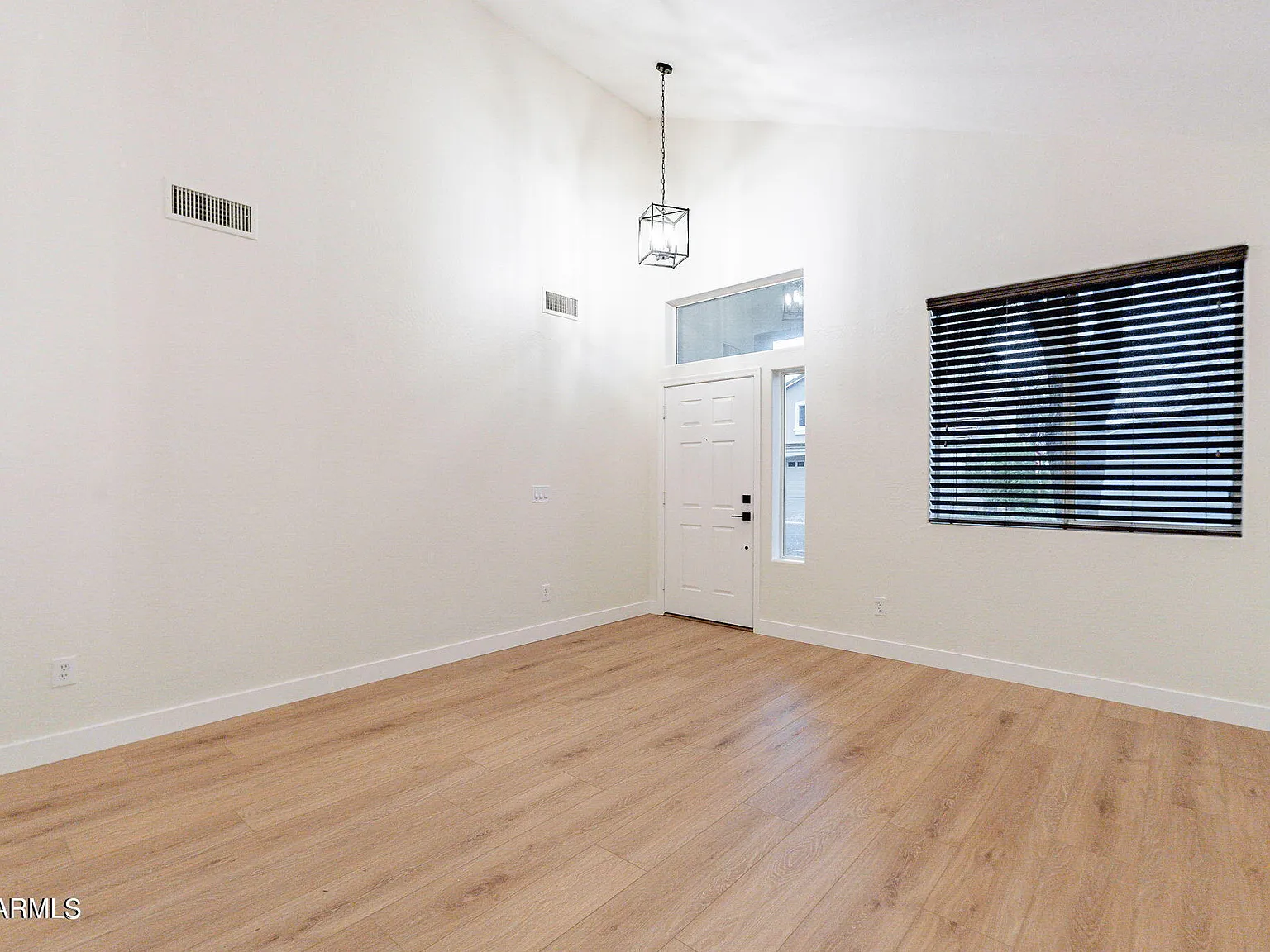 3 bed, 2.0 bath, 1744 sqft, $2,000 — Photo 4
