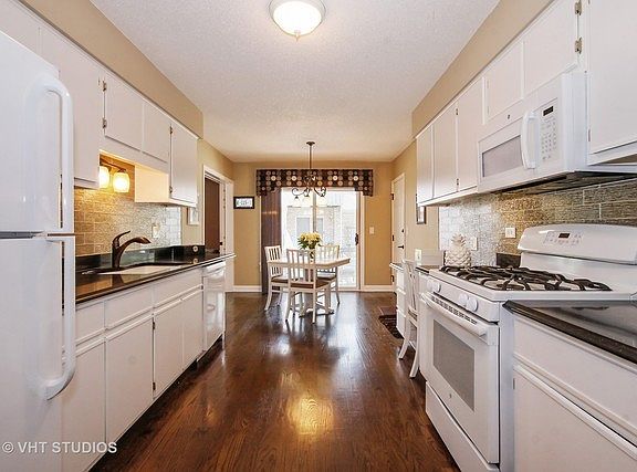 4th image of 2 Saint Moritz Dr Unit 101