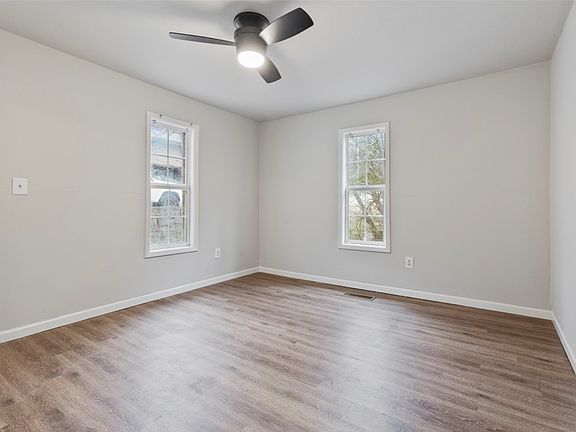 3rd image of 904 W Cleveland St
