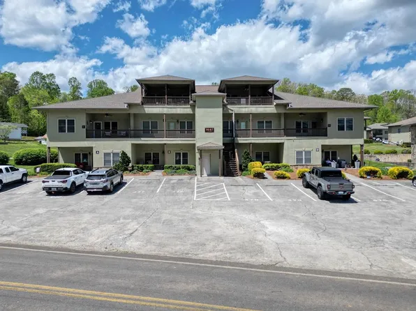 1647 Lakeview Dr E, Young Harris, GA 30582