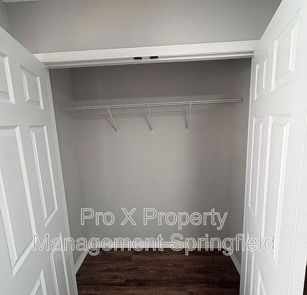 1138 E Walnut St #7 — Photo 4