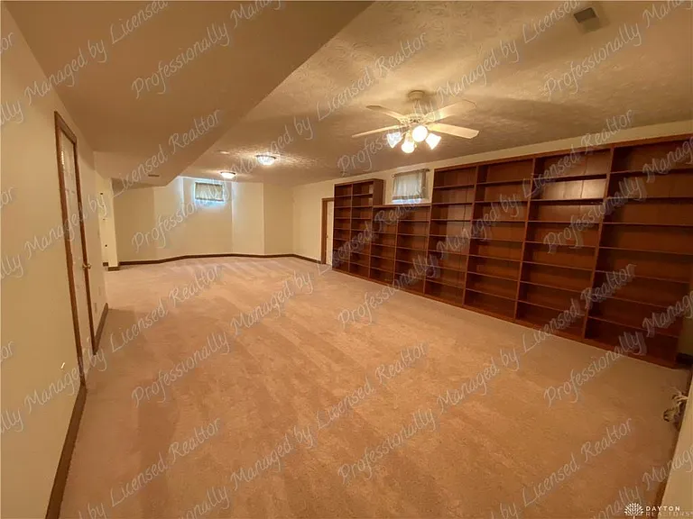 6353 Charlotte Ct — Photo 37