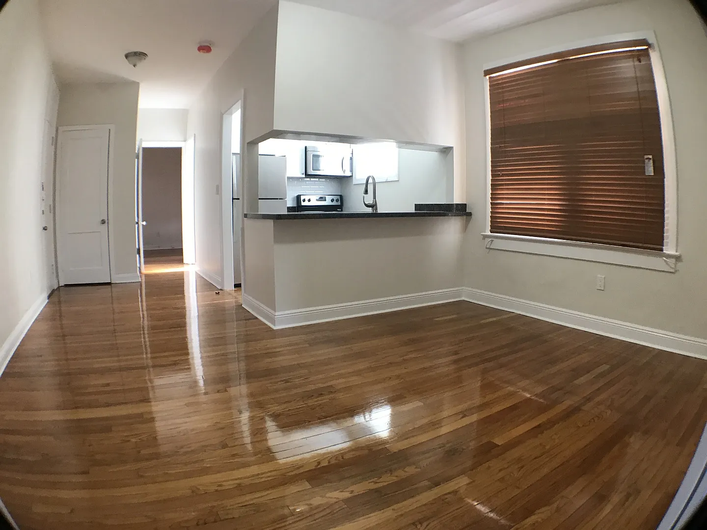 Recently renovated apartment in Downtown Coral Gables — Photo 2