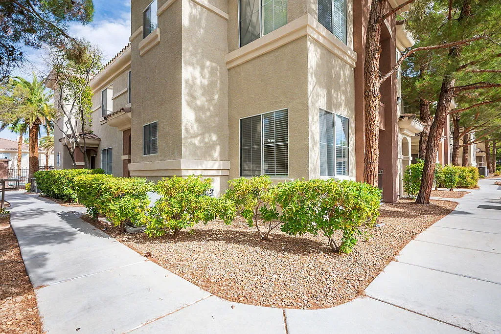 2 bed, 2.0 bath, 936 sqft, $1,450 — Photo 3