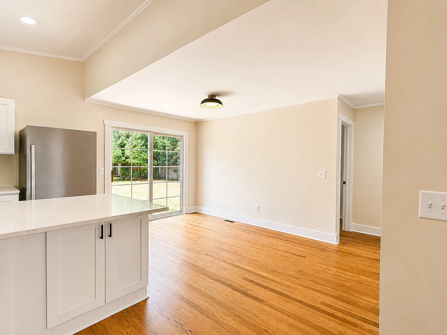 1105 Francis Marion Dr — Photo 4