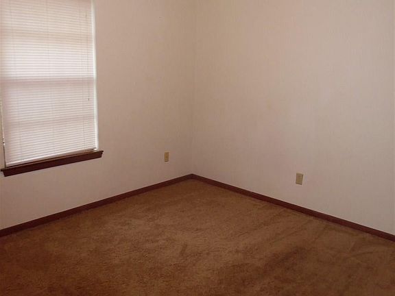 4th image of 802 Mills Ave #B