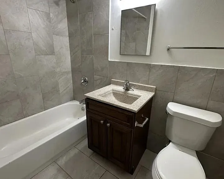 8500 N Waukegan Rd #7 — Photo 8