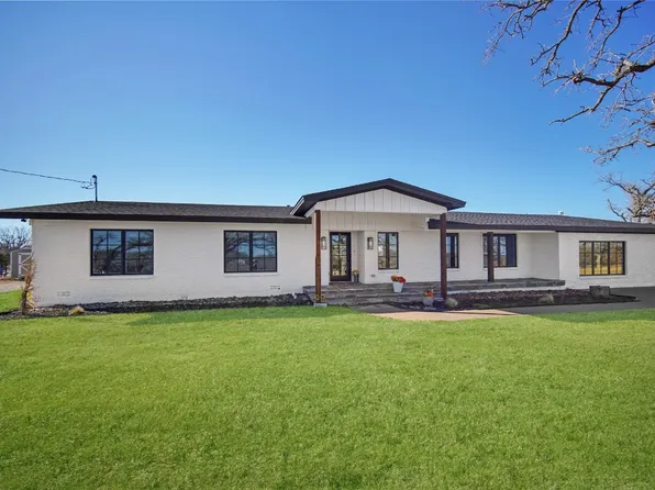 1438 W Archer St, Jacksboro, TX 76458
