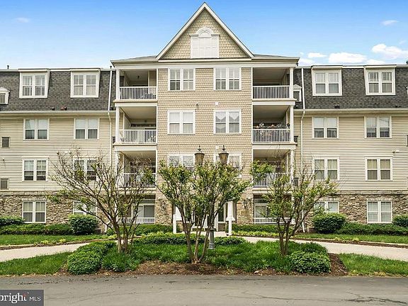 3rd image of 2520 Waterside Dr Unit 108