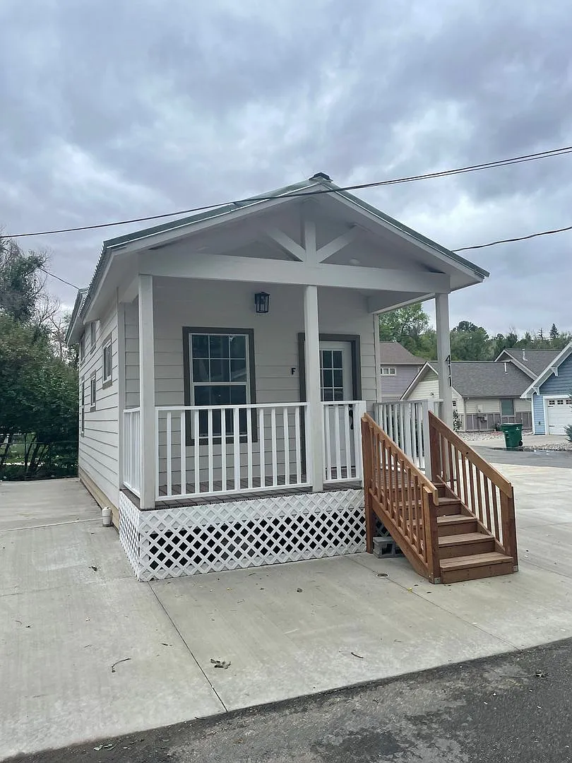 411 Smith — Photo 1