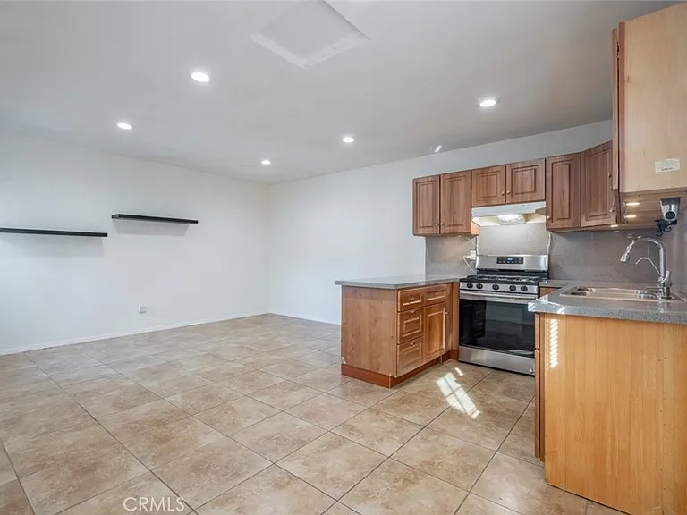 10407 McClemont Ave — Photo 3