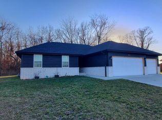 1088 S Christopher Ave, Springfield, MO 65802