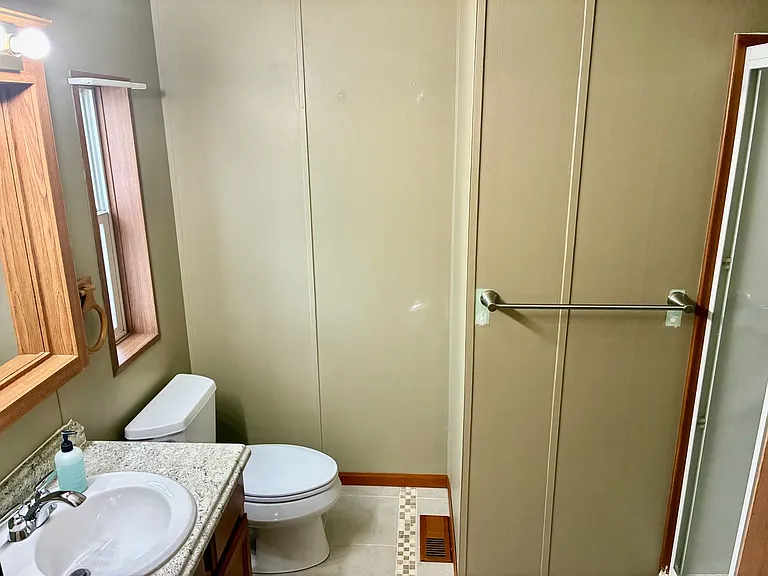 1253 N County Line Rd — Photo 19