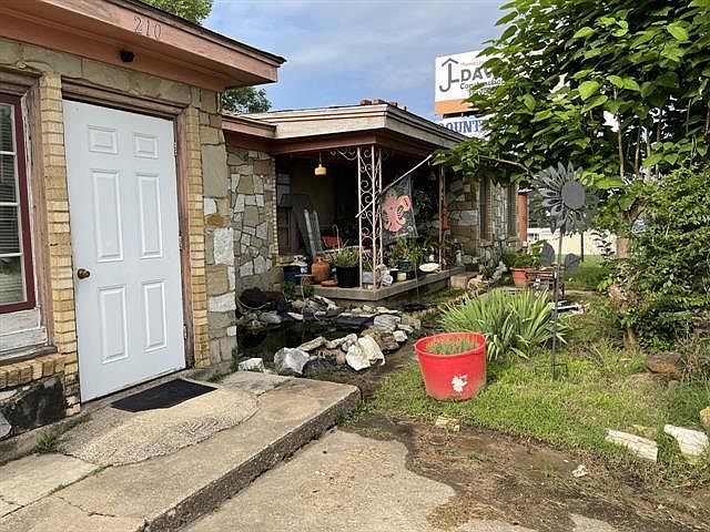 1st image of 210 W Garland St