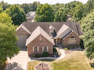 1213 White Oak Trl, Godfrey, IL 62035