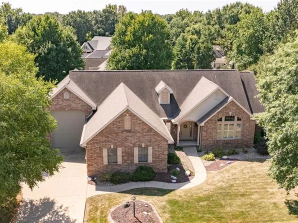 1213 White Oak Trl, Godfrey, IL 62035