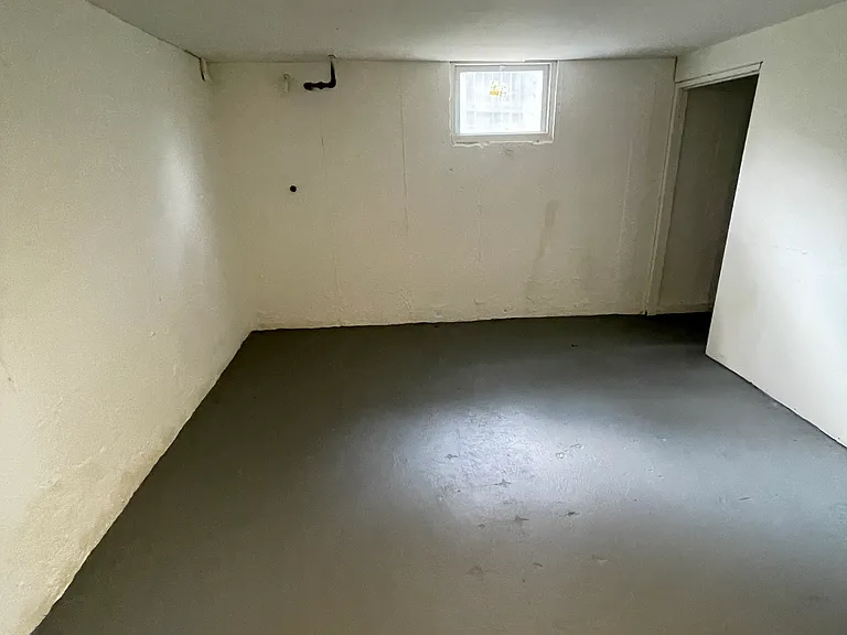 2210 Huntington Ave — Photo 12