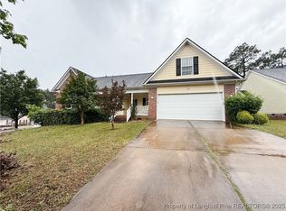728 Fairbluff Dr, Hope Mills, NC 28348